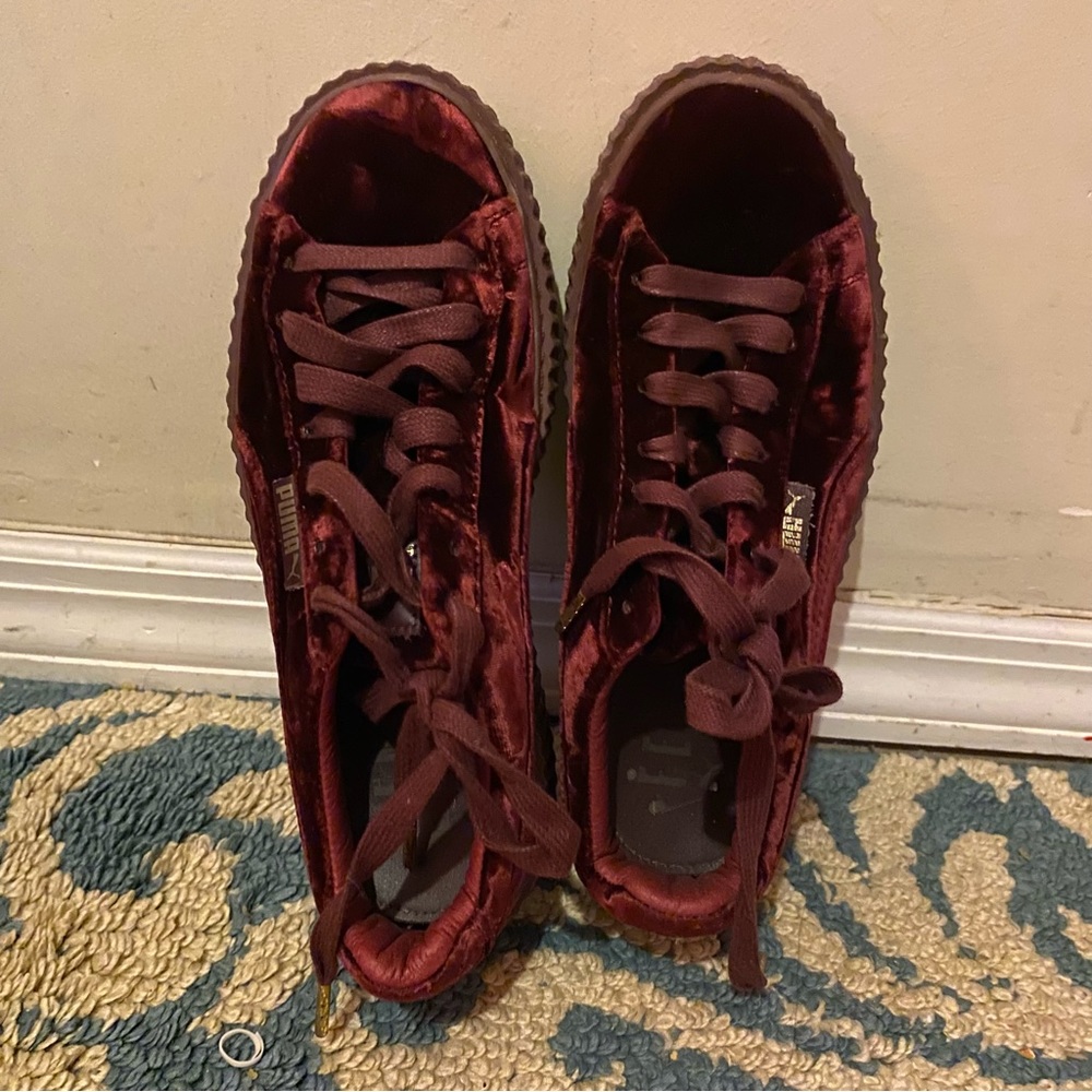 Puma Creeper Velvet
Rihanna Fenty Royal
Purple size 8.5